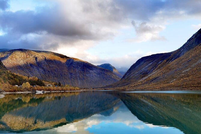 1Day Tour from Bergen to Flåm, Nærøyfjord Cruise & Stegastein - Stalheim adds a short walk with a steep past