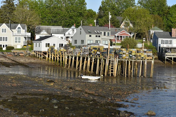 6 Hour: Premiere & Private Acadia National Park with Lobster Pier - Thunder Hole puts you close to the pink granite coast