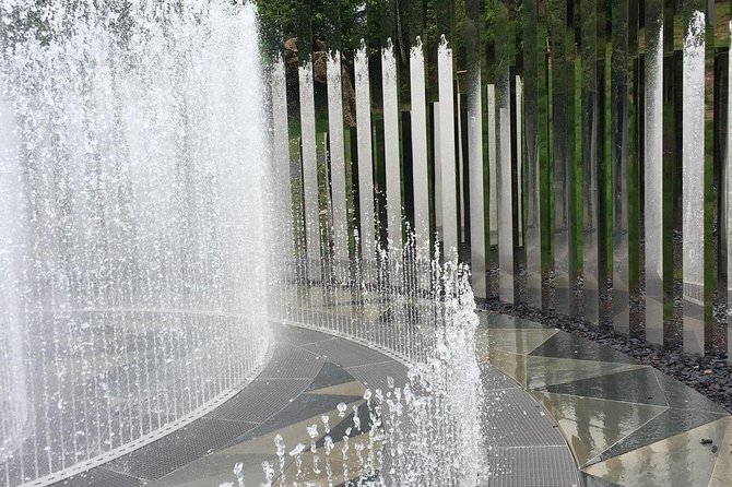 7 hours Private Limousine tour combined Oslo & Tyrifjord including "The Twist" - Vigeland Park and the circle of life