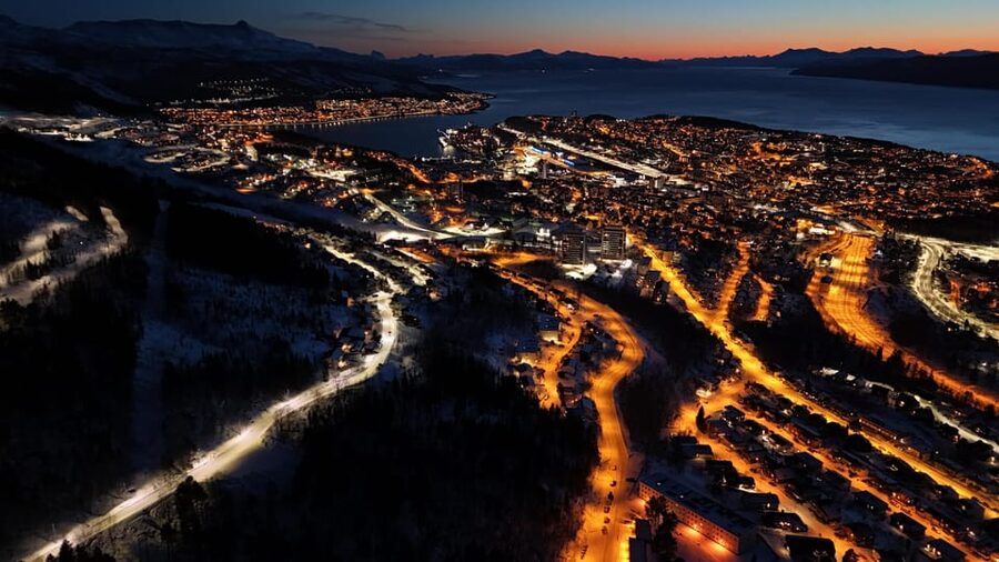 Abisko: Fjord Sightseeing and Photography Tour - From Lake Torneträsk to the Norwegian border