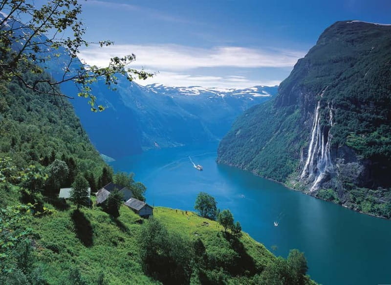 Ålesund: Geirangerfjord Scenic Cruise & Village Visit - The return journey is not wasted time