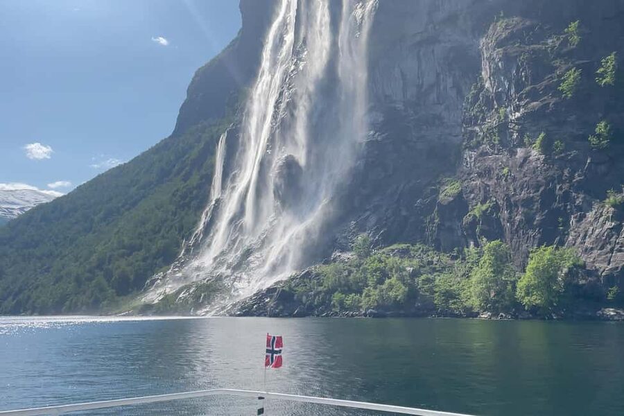 Ålesund to Geiranger Fjord Boat Tour with Return Bus Tour - Why this route works so well