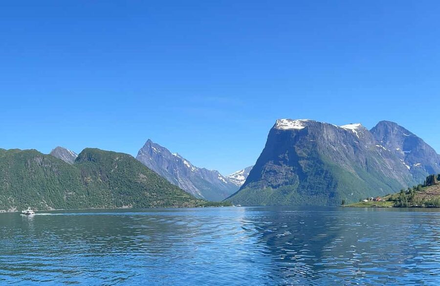 Ålesund to Geiranger Fjord Boat Tour with Return Bus Tour - Eagle Road and the view from Ørnesvingen