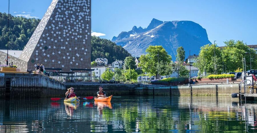 Åndalsnes: Kayaking in Majestic Romsdalsfjord - The 30-minute safety briefing