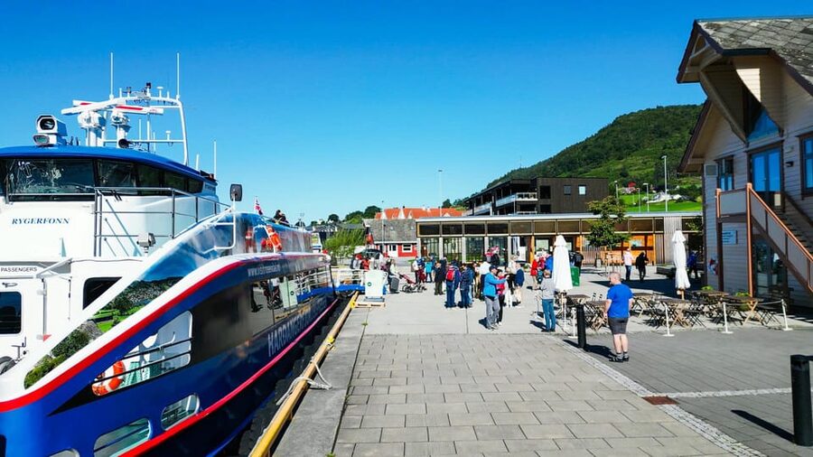 Bergen: Cruise to beautiful Rosendal by the Hardangerfjord - Choosing Sjethaug viewpoint instead