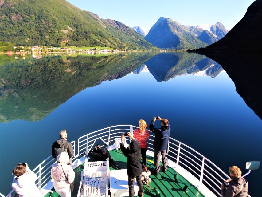 Bergen: Guided Fjord & Glacier Tour to Fjærland - Leaving Bergen for Vikafjellet