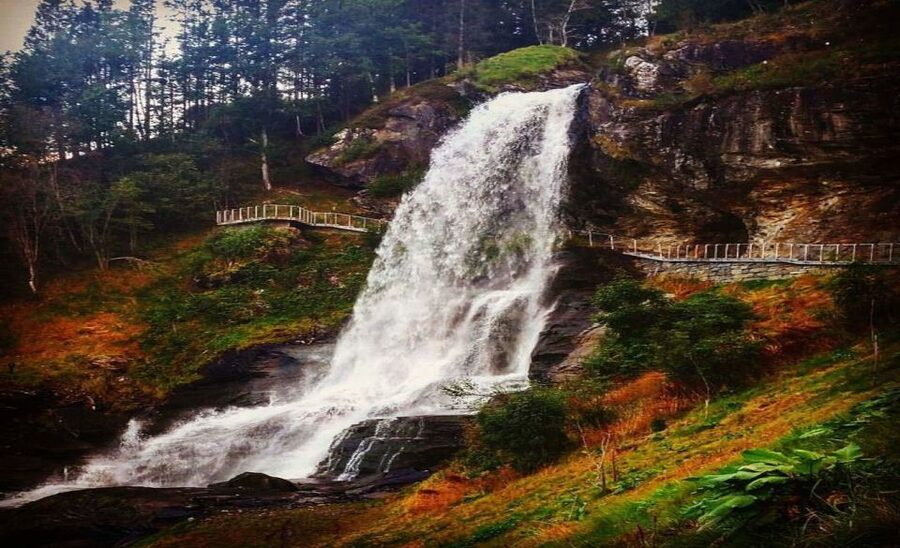 Bergen: Hardangerfjord, Voss Gondola & 3 Great Waterfalls - Who should book this tour
