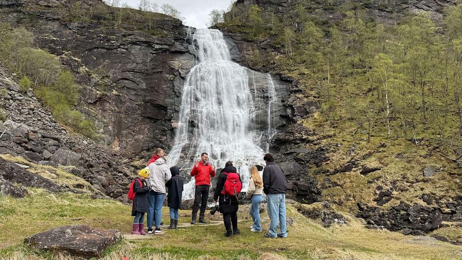 Bergen: Hardangerfjord & Waterfalls Bus Tour with Apple Pie - Hardanger Maritime Centre and the apple pie stop
