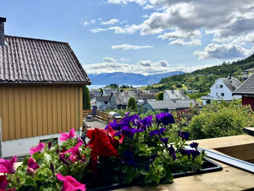 Bergen: Hardangerfjord & Waterfalls Bus Tour with Apple Pie - Steinsdalsfossen is the main scenic payoff