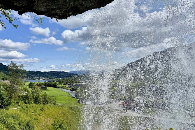 Bergen: Hardangerfjord, Waterfalls, Culture & Apple pie - Steinsdalsfossen lets you walk behind the water