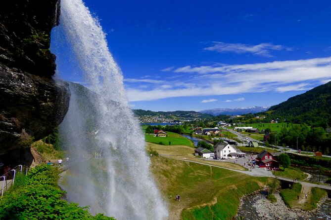 Bergen: Hardangerfjord, Waterfalls, Culture & Apple pie - Fossen Bratte gives you the raw power