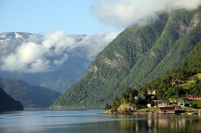Bergen: Mostraumen Fjord Cruise - From Bergen’s quay into open water