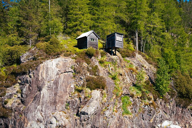 Bergen: Mostraumen Fjord Cruise with Local Guide - Sandviken and the move from city to fjord