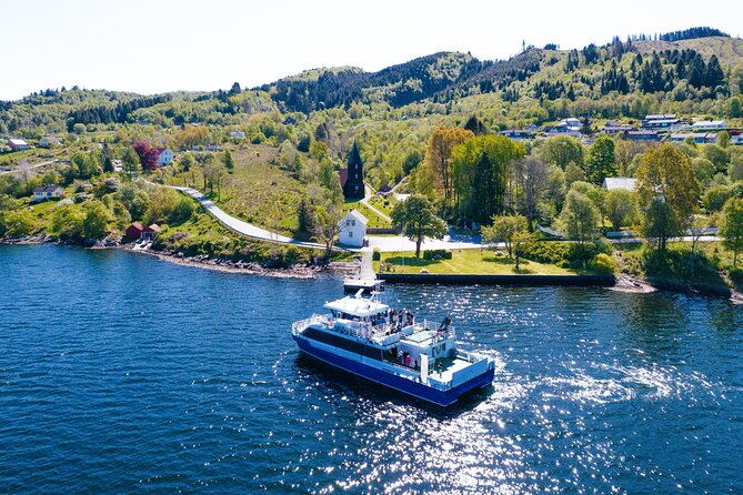 Bergen: Mostraumen Fjord Cruise with Local Guide - How to handle the decks, windows, and weather
