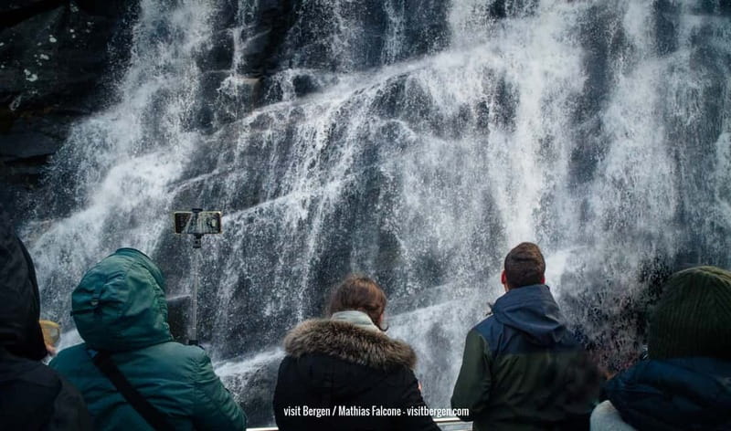 Bergen: Mostraumen Fjord Cruise - with Local Tour Guides - Cityfjord and Salhusfjord: the scenery builds slowly