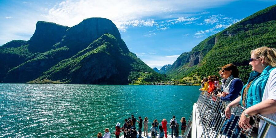 Bergen: Nærøyfjorden, Flåm, and Stegastein Guided Bus Tour - Stegastein hangs above the Aurlandsfjord