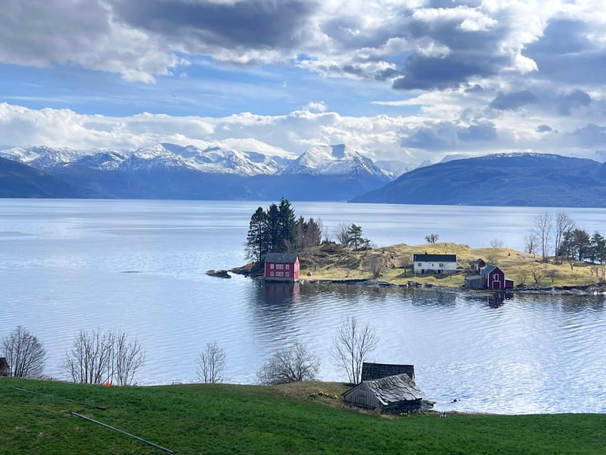 Bergen: Private City Tour with the Best of Hardangerfjord - Taking the road toward Hardangerfjord