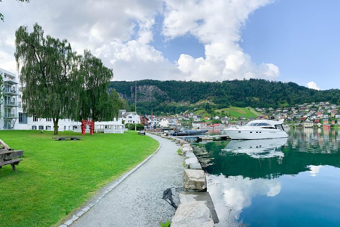 Bergen to Hardangerfjord VIP car + private yacht Fjord cruise - From Bergen to Fossen Bratte