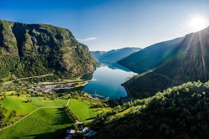 Bergen: UNESCO Fjord Cruise, Flåm & Stegastein - Incl. Lunch - The climb to Stegastein