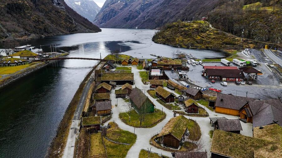 Bergen: Viking Village, Nærøyfjorden Cruise and Flåm Railway - Riding the Flåm Railway from Flåm to Myrdal