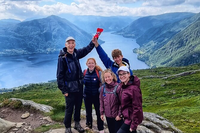 Fjord Hiking - Public tour - The summit stop and Norwegian snack