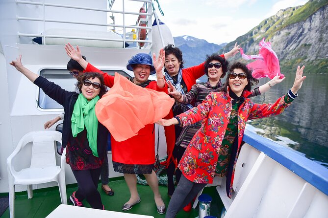 Fjord Sightseeing Tour by Boat in Geiranger - Skageflå and the fjord farms