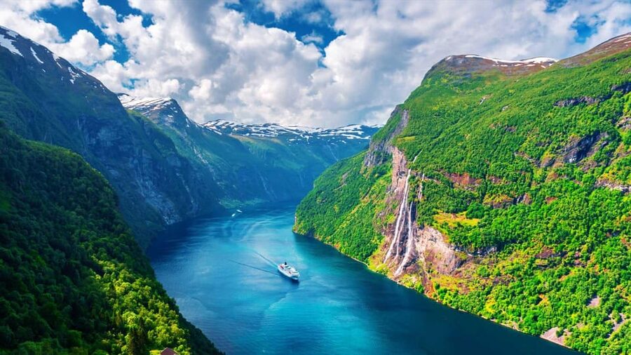 Fjords are best seen from above! - Should you book the Hardangerfjord helicopter tour?