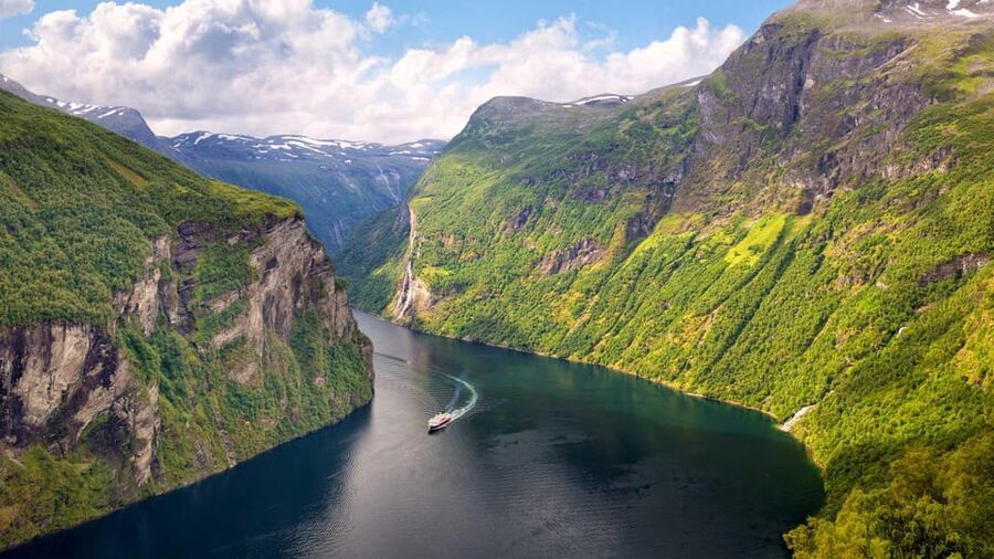 Fjords are best seen from above! - A route shaped by the weather