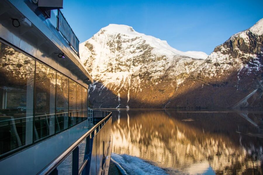From Ålesund: Winter Fjord Cruise to Geirangerfjord - From Ålesund’s harbor to the first fjord views