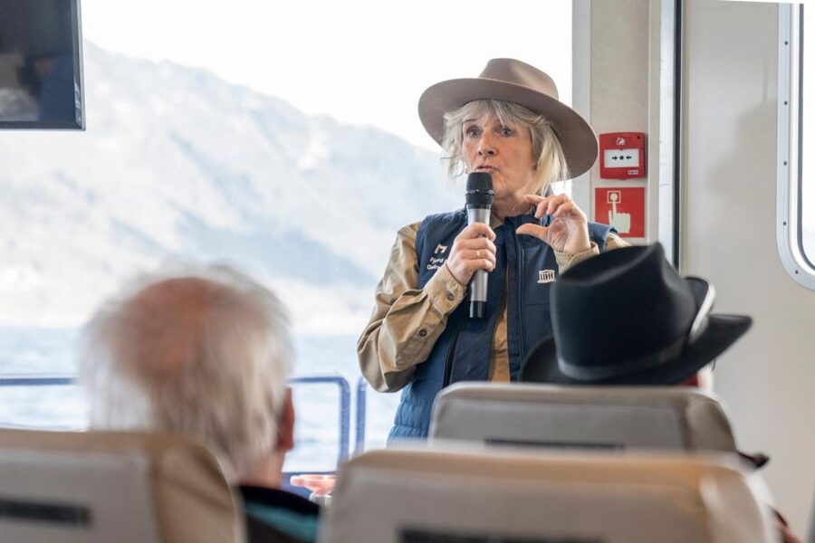From Ålesund: Winter Fjord Cruise to Geirangerfjord - Choose between 327 waterfall steps and the bus