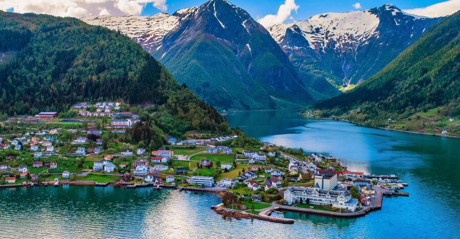 From Bergen: Flam Full-Day Cruise to Sognefjord - The real appeal: seeing Sognefjord from the water