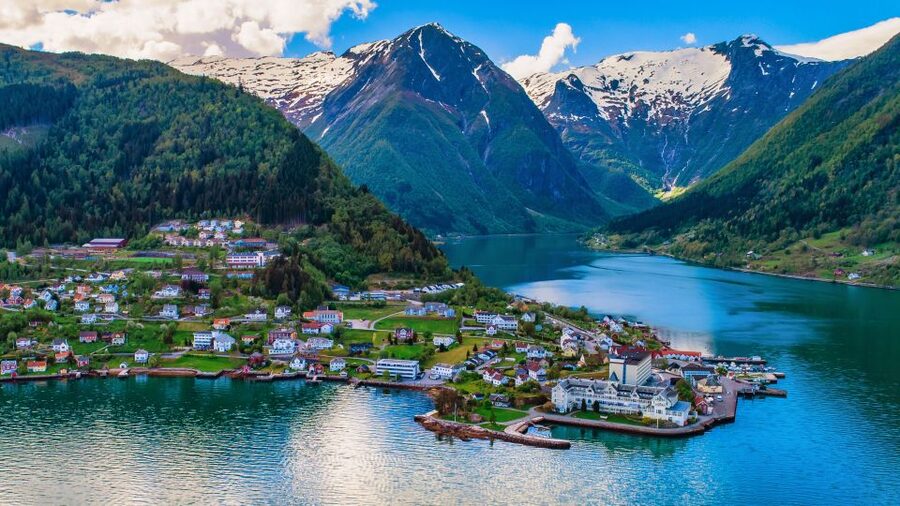 From Bergen: Flam Full-Day Cruise to Sognefjord - The long middle stretch through Sognefjord