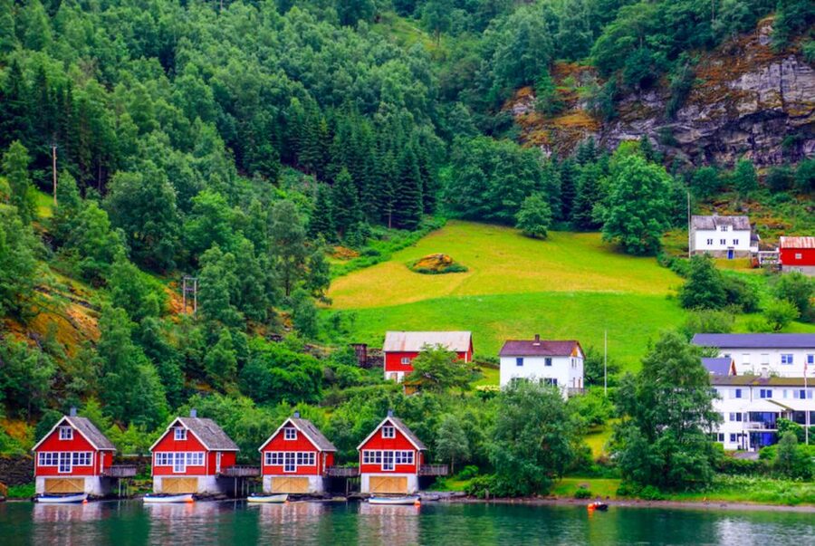 From Bergen: Flam Full-Day Cruise to Sognefjord - One-way or round trip: which gives better value?