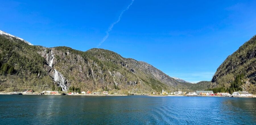 From Bergen: Modalen Private Fjord Cruise with Waterfalls - Sandviken and Eidsvåg by boat