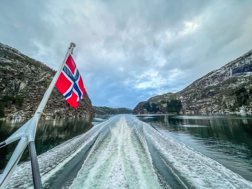From Bergen: The Original Fjord Cruise to Mostraumen - The waterfall stop and Mostraumen currents