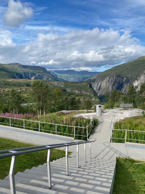 From Eidfjord: Vøringfossen Waterfall Nature Tour with Guide - One hour with Vøringfossen