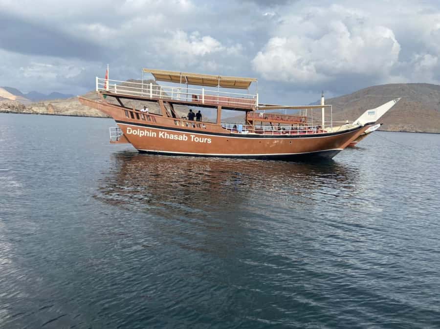 From Khasab: Fjords of Musandam Dhow Cruise & Buffet Lunch - The best way to approach the day