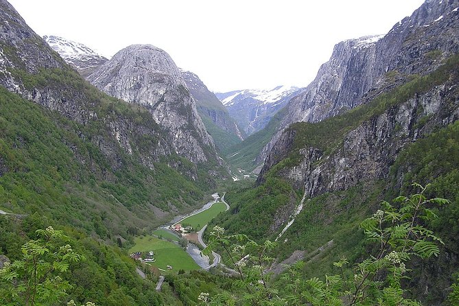 Full Day Guided Roundtrip From Bergen To Sognefjord With Flam Railway - Food, fitness, and practical planning