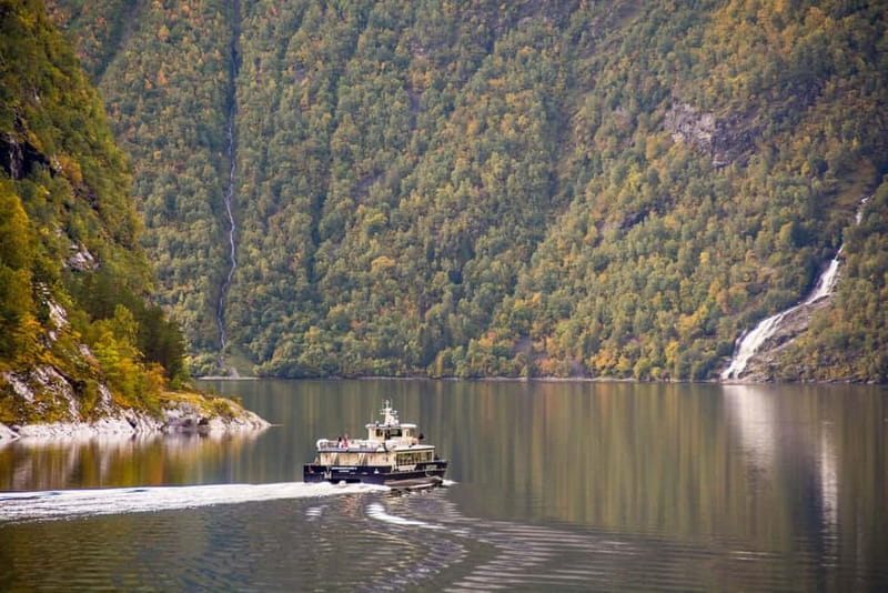 Geiranger: Fjord and Waterfalls Sightseeing Boat Trip - Using the GuideToGo audio app