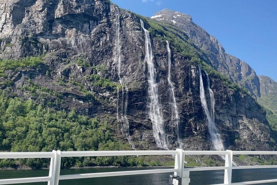 Geiranger Fjord Boat Tour with Waterfall Tasting - Why this short Geiranger cruise works