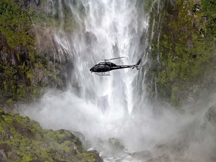 Glenorchy Helicopter Tour | Alpine Lakes & Fiordland - The first alpine views: Lake Erskine and Lake Quill