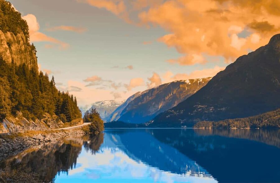 Guided tour: Hardangerfjord, Waterfalls and Ferry crossing - Starting at Trengereid with a fjord view
