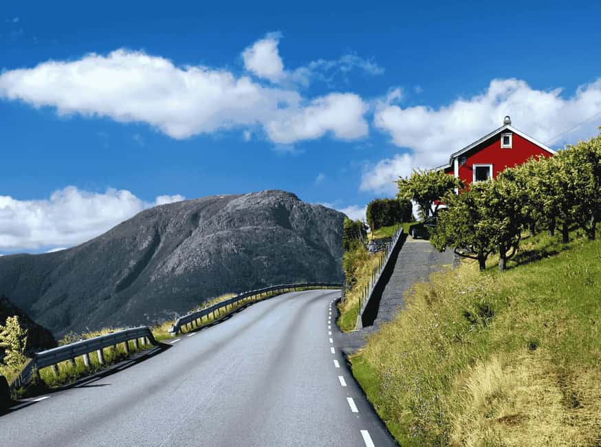 Guided tour: Hardangerfjord, Waterfalls and Ferry crossing - Crossing from Kvandal to Utne