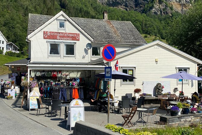 Guided tour to Hardanger Fjord, Waterfalls and Ferry Crossing - Norheimsund Makes a Practical Lunch Break