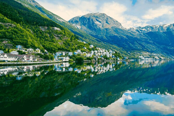 Guided tour to Hardangerfjord with Waterfalls and Ferry Crossing - The day at a glance
