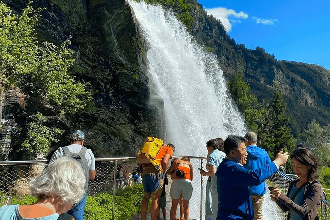 Guided tour to Hardangerfjord with Waterfalls and Ferry Crossing - Road 550 brings orchards and fjord views
