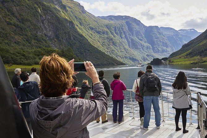 Guided Tour To Nærøyfjorden, Flåm And Stegastein - Viewpoint Cruise - Flåm gives you a short break, not a full visit