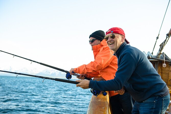 Half-Day Fishing & Fjord Cruise Adventure from Tromsø in Norway - Staying warm in Arctic weather