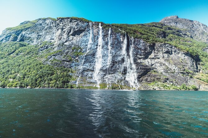 Hellesylt Sightseeing Boat Geirangerfjord - Finding the boat in Hellesylt