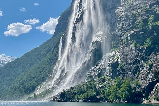Hellesylt Sightseeing Boat Geirangerfjord - Seating, weather, and the onboard cafe